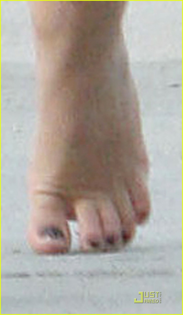 Gwen stefani feet