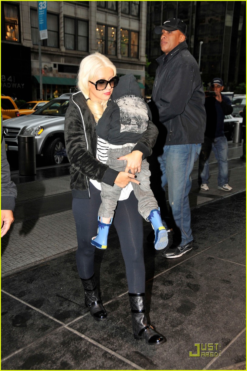 Christina Aguilera Download My Music, I'll Kick Your Ass! Photo