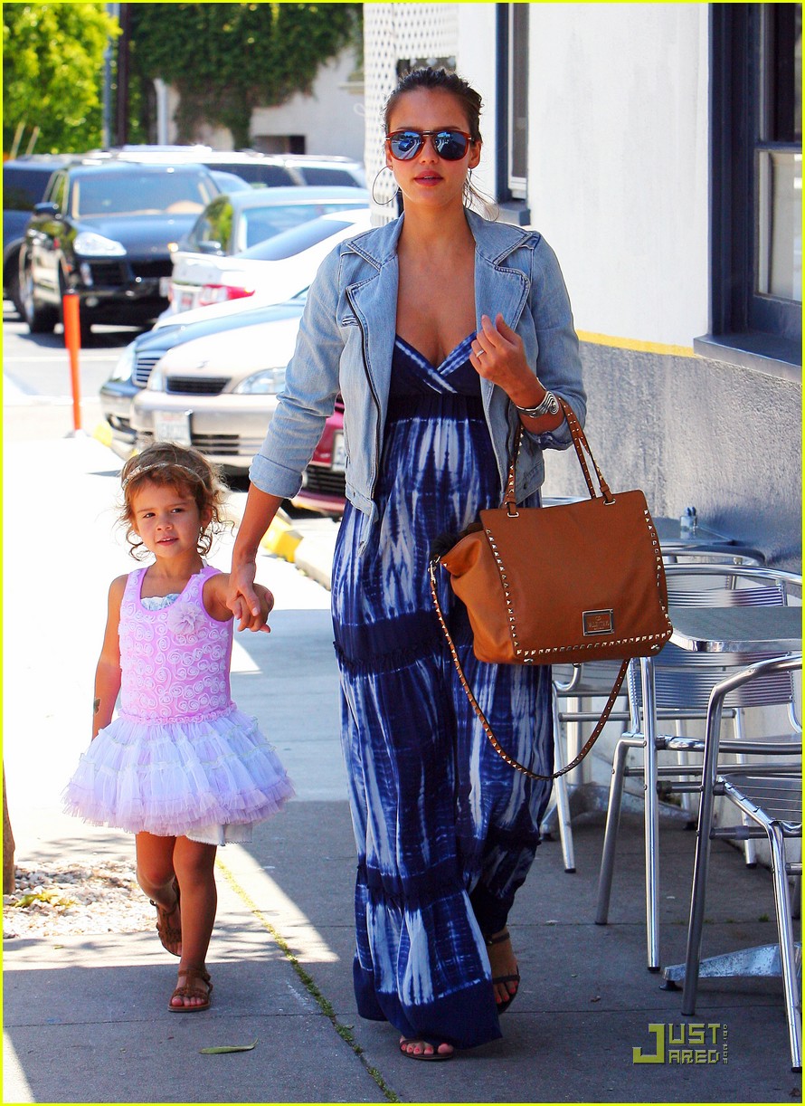 Jessica Alba: Baby Bump in Beverly Hills: Photo 2547883 | Cash Warren