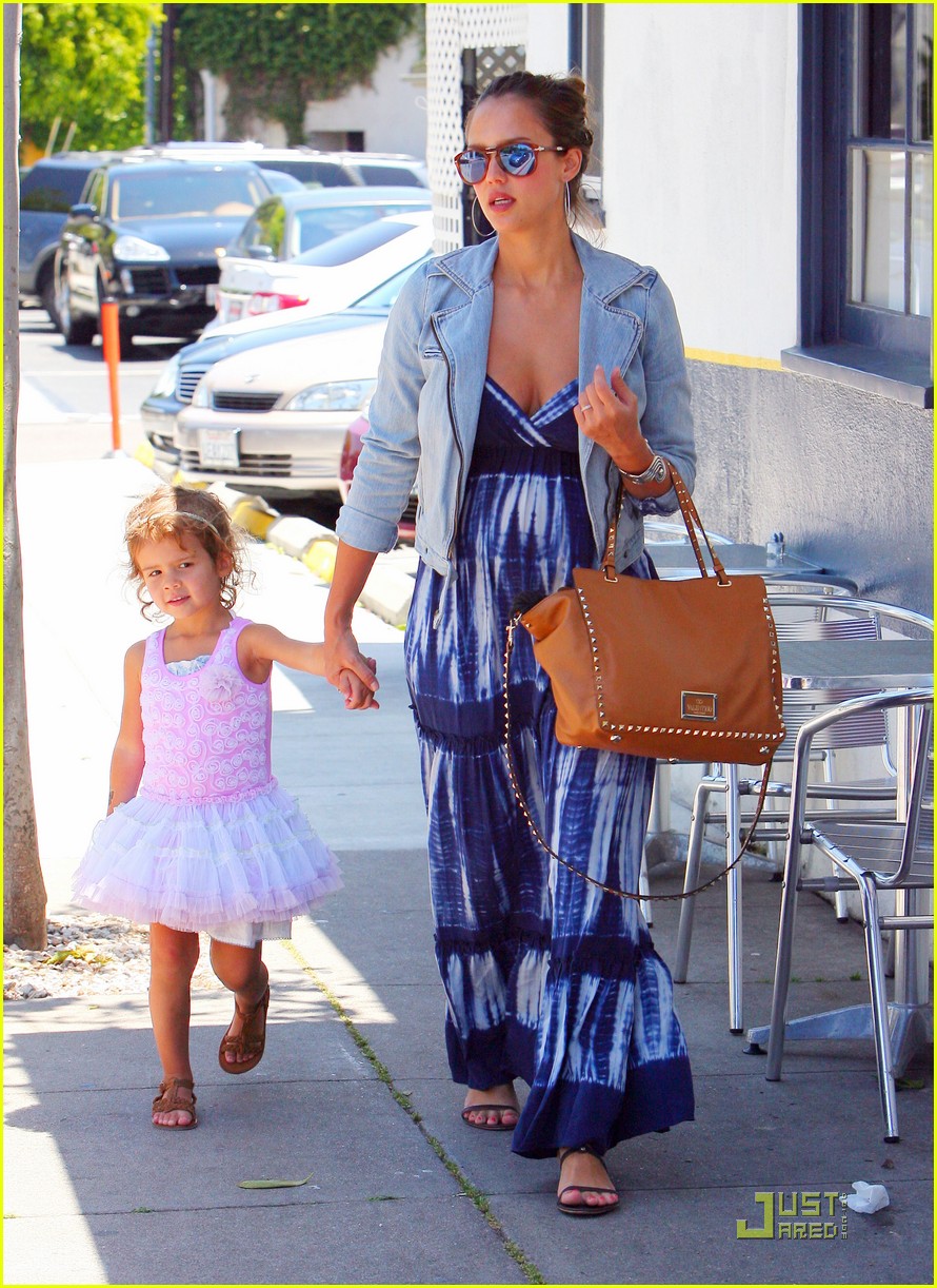 Jessica Alba: Baby Bump in Beverly Hills: Photo 2547884 | Cash Warren