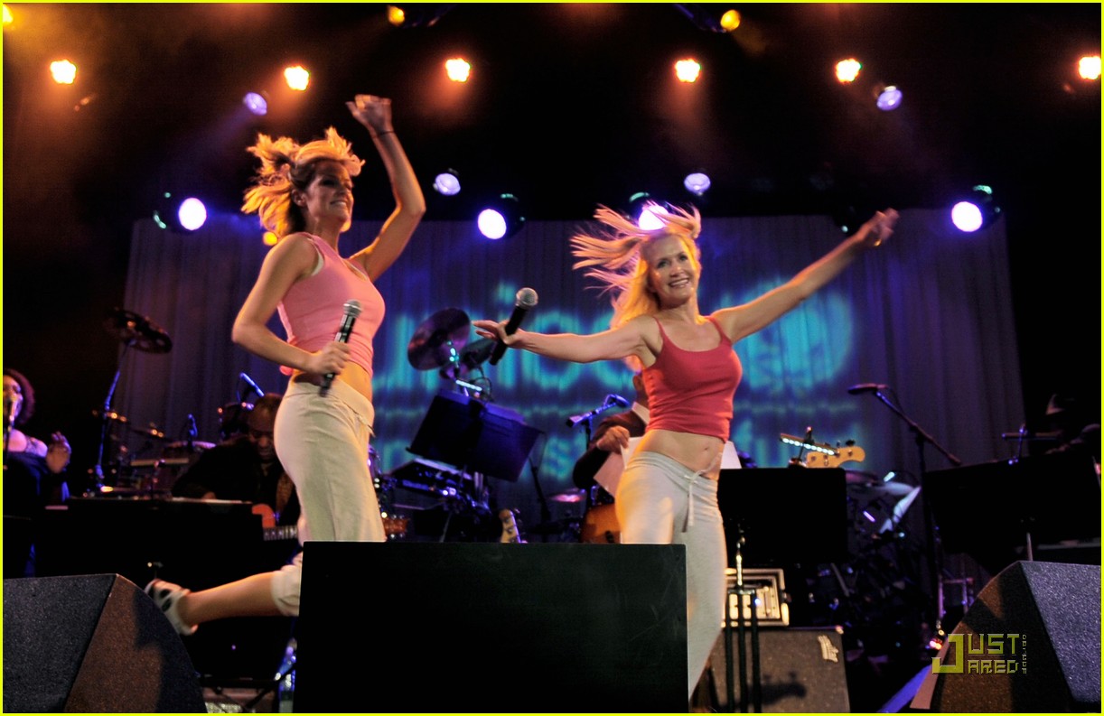 Brooklyn Decker UNICEF Karaoke Queen! Photo 2544992 Angela Kinsey