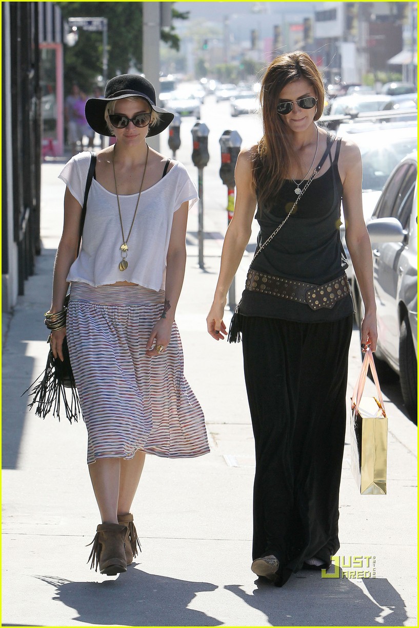 Ashlee Simpson Shops 'Til She Drops: Photo 2556088 | Ashlee Simpson