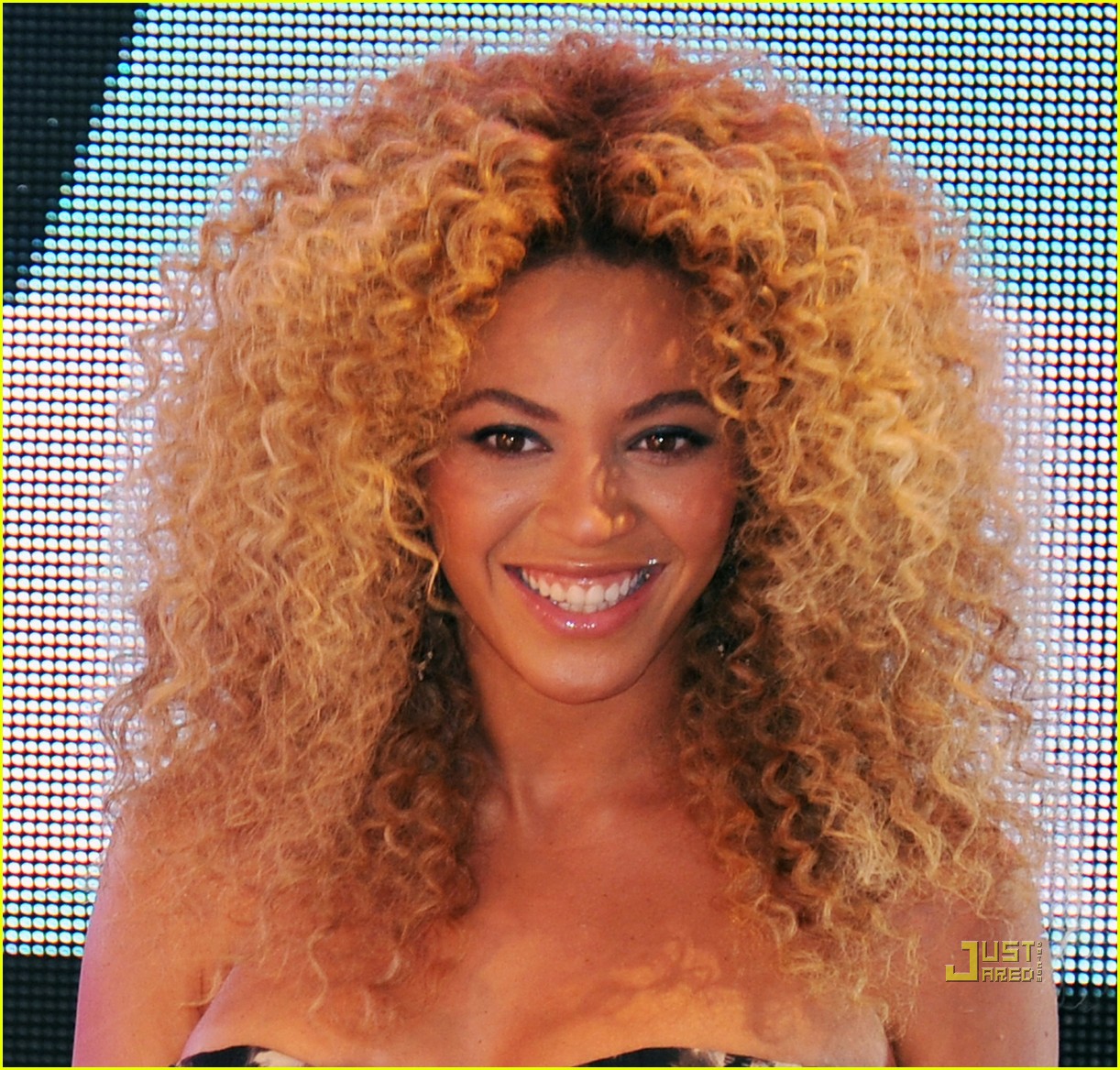 Beyonce Surprises Young Fans at Harlem Target: Photo 2556654 | Beyonce