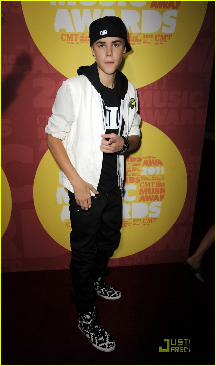 Justin Bieber CMT Music Awards 2011 Red Carpet Photo 2550663 2011
