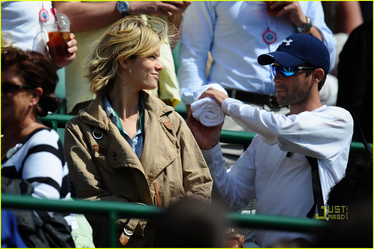 Brooklyn Decker Watching Wimbledon! Photo 2554225 Brooklyn Decker