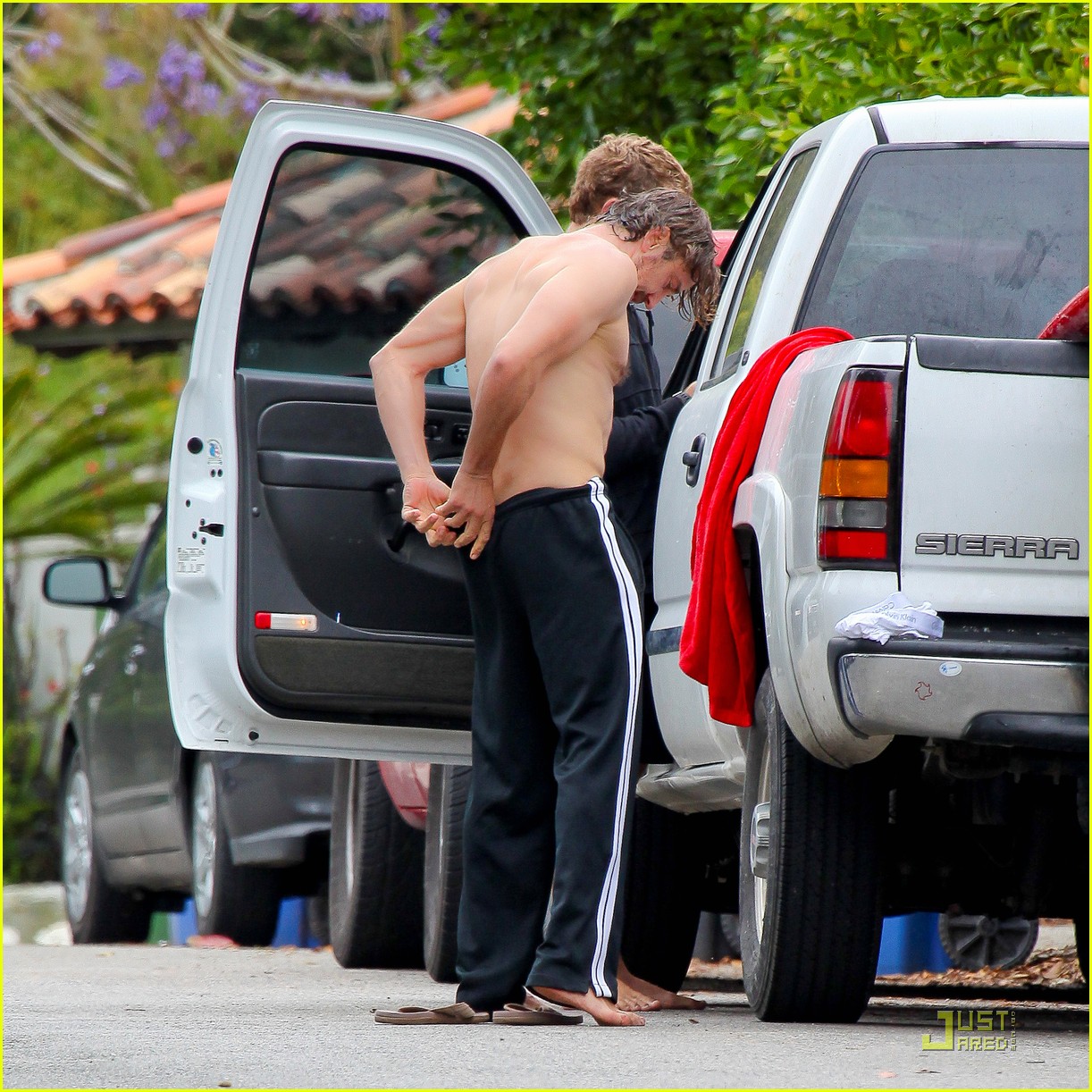 Gerard Butler: Shirtless Surfer in Malibu! gerard butler shirtless surfer.....