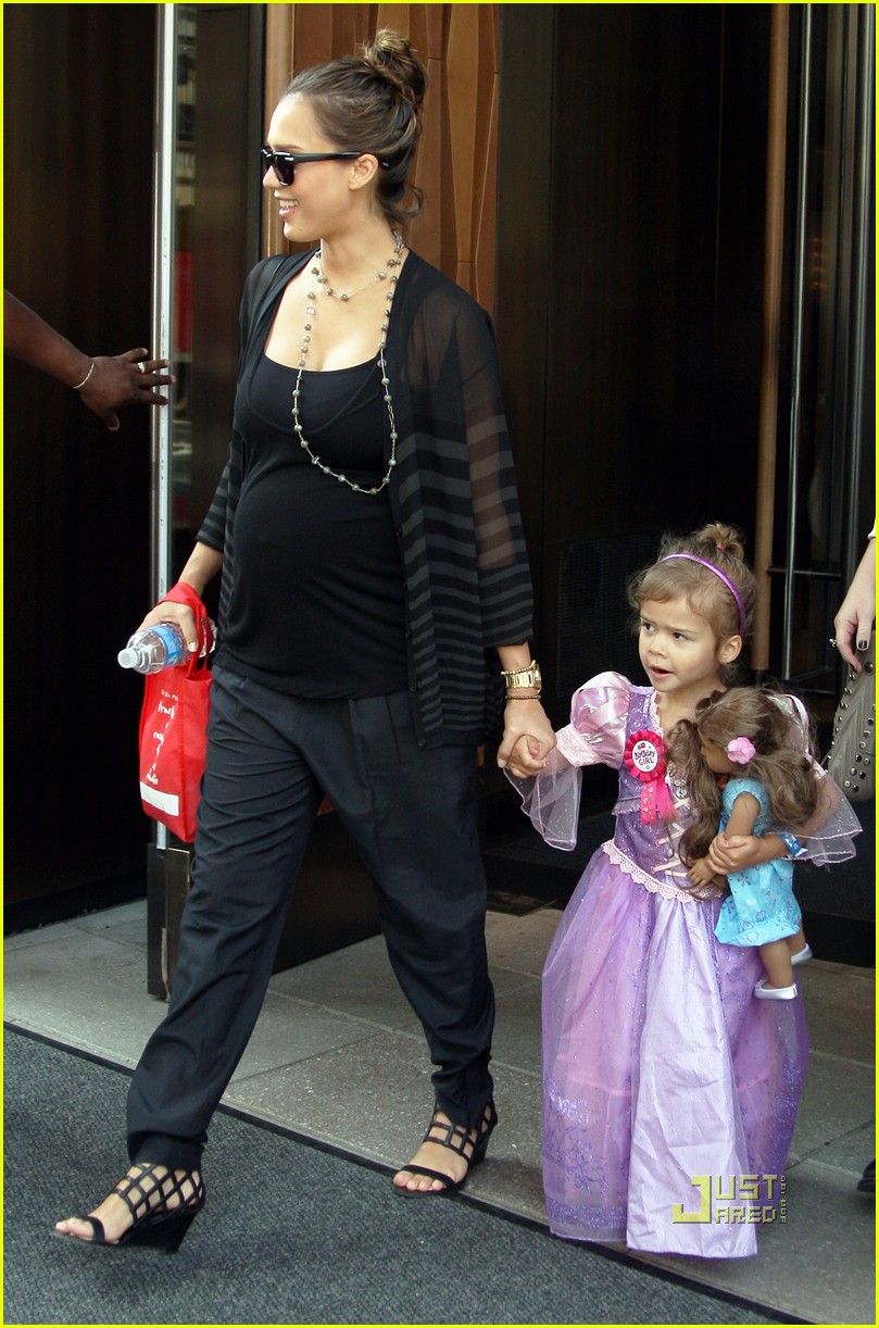 Honor Warren: Birthday Princess!: Photo 2550406 | Cash Warren