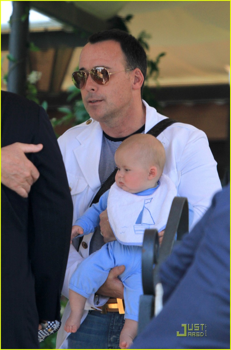 Elton John & David Furnish Italian Vacation with Zachary! Photo(01)