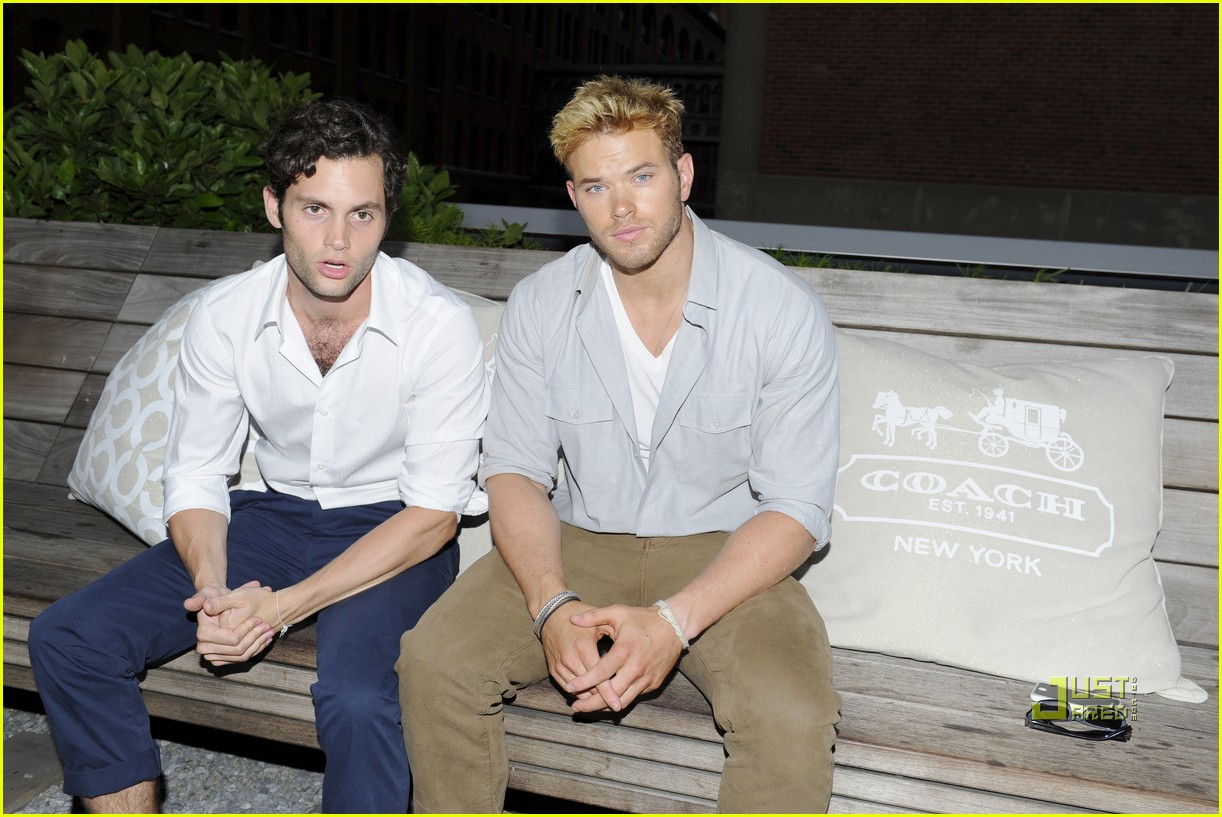 Kellan Lutz & Jessica Szohr Coach Party on the High Line! Photo(02)