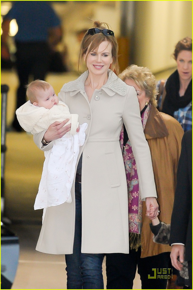 Nicole Kidman: Sydney Airport with Sunday & Faith!: Photo 2555876