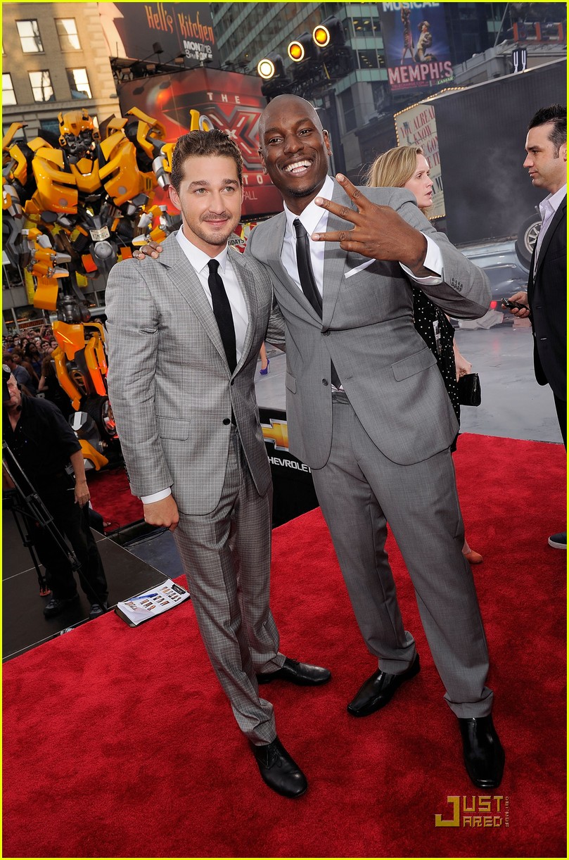 Shia LaBeouf Premieres 'Transformers' in NYC Photo 2556159 Karolyn