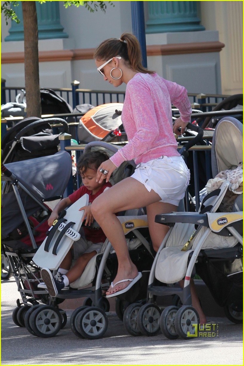 Jennifer Lopez Disneyland with the Twins! Photo 2555564 Emme Muniz