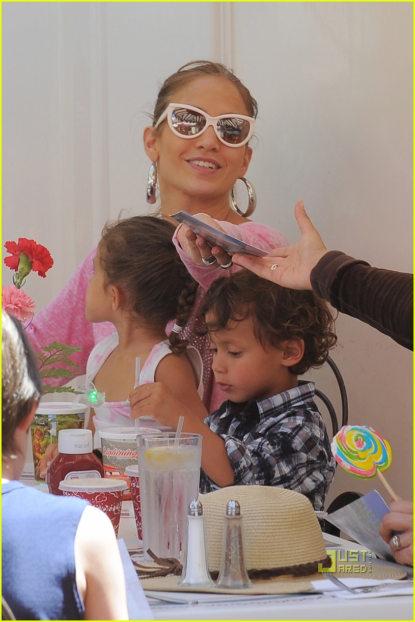 Jennifer Lopez Disneyland with the Twins! Photo 2555567 Emme Muniz