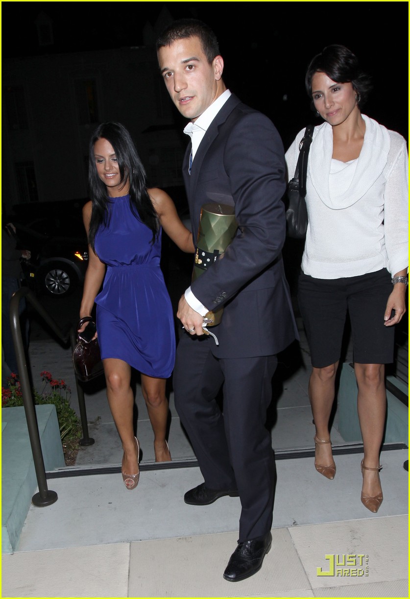Pia Toscano & Mark Ballas Dinner Date with Kim Kardashian! Photo