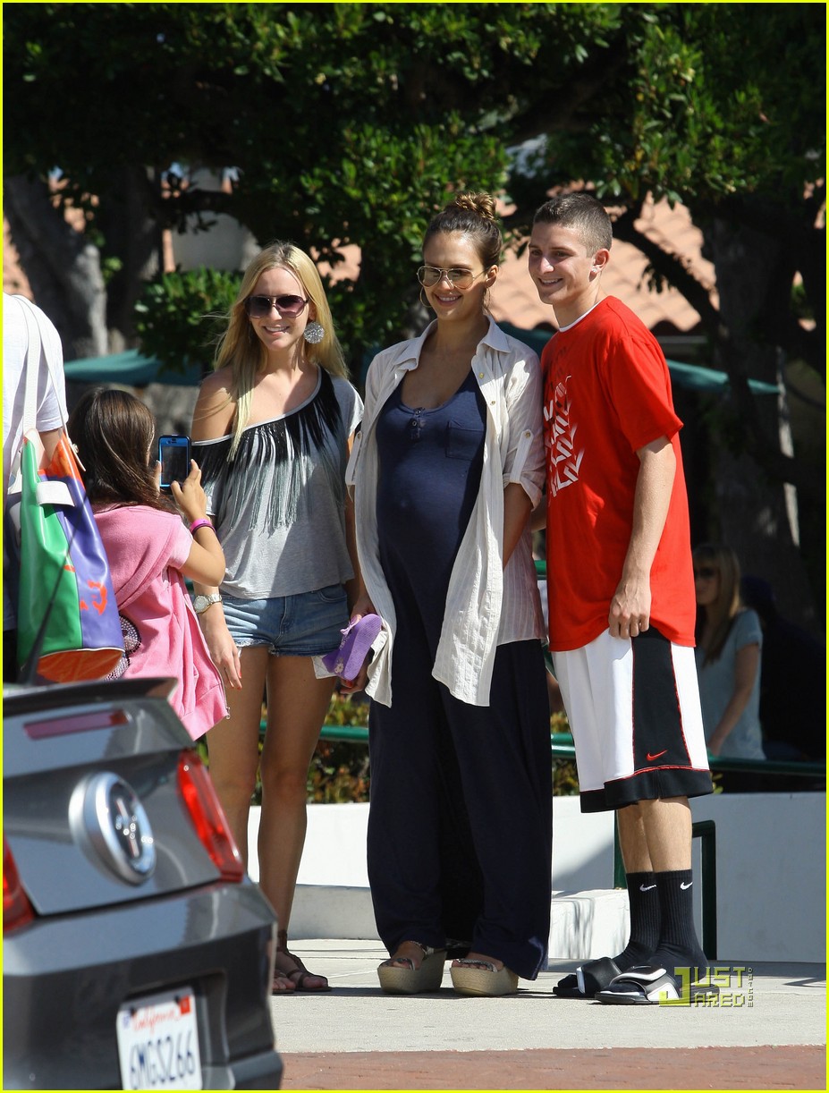 Jessica Alba & Honor Sunny Saturday in Beverly Hills! Photo 2557527(02)