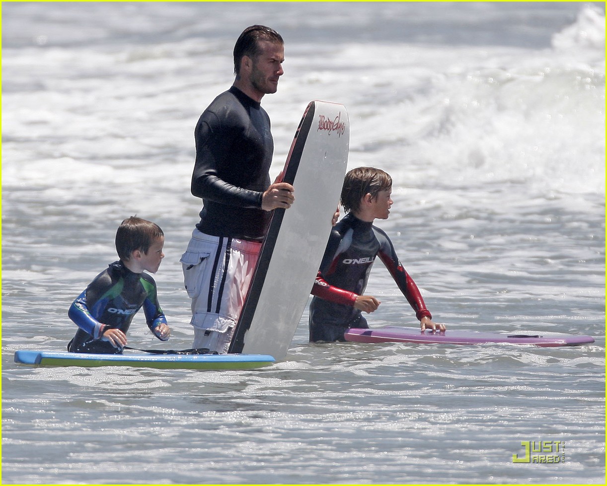 David Beckham Boogie Boarding with Brooklyn and Romeo! Photo 2565236