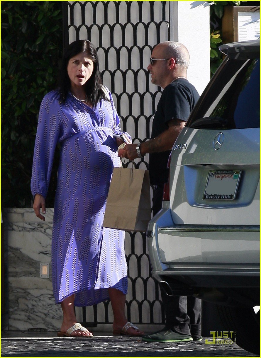 Selma Blair & Jason Bleick Plastica Shopping Pair! Photo 2561600