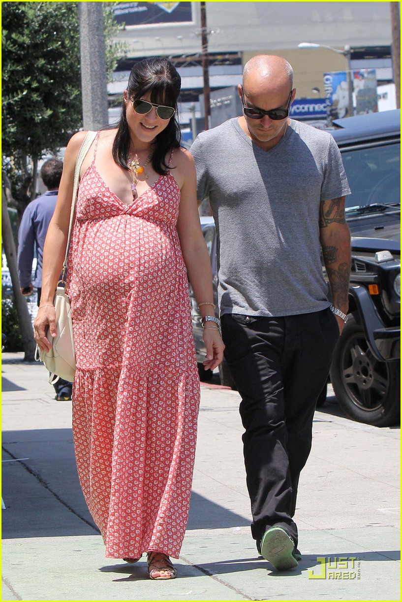 Selma Blair & Jason Bleick Plastica Shopping Pair! Photo 2561612