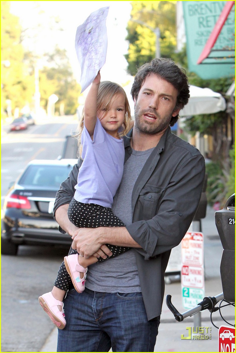 Ben Affleck & Jennifer Garner: Sunday Brunch with the Girls!: Photo