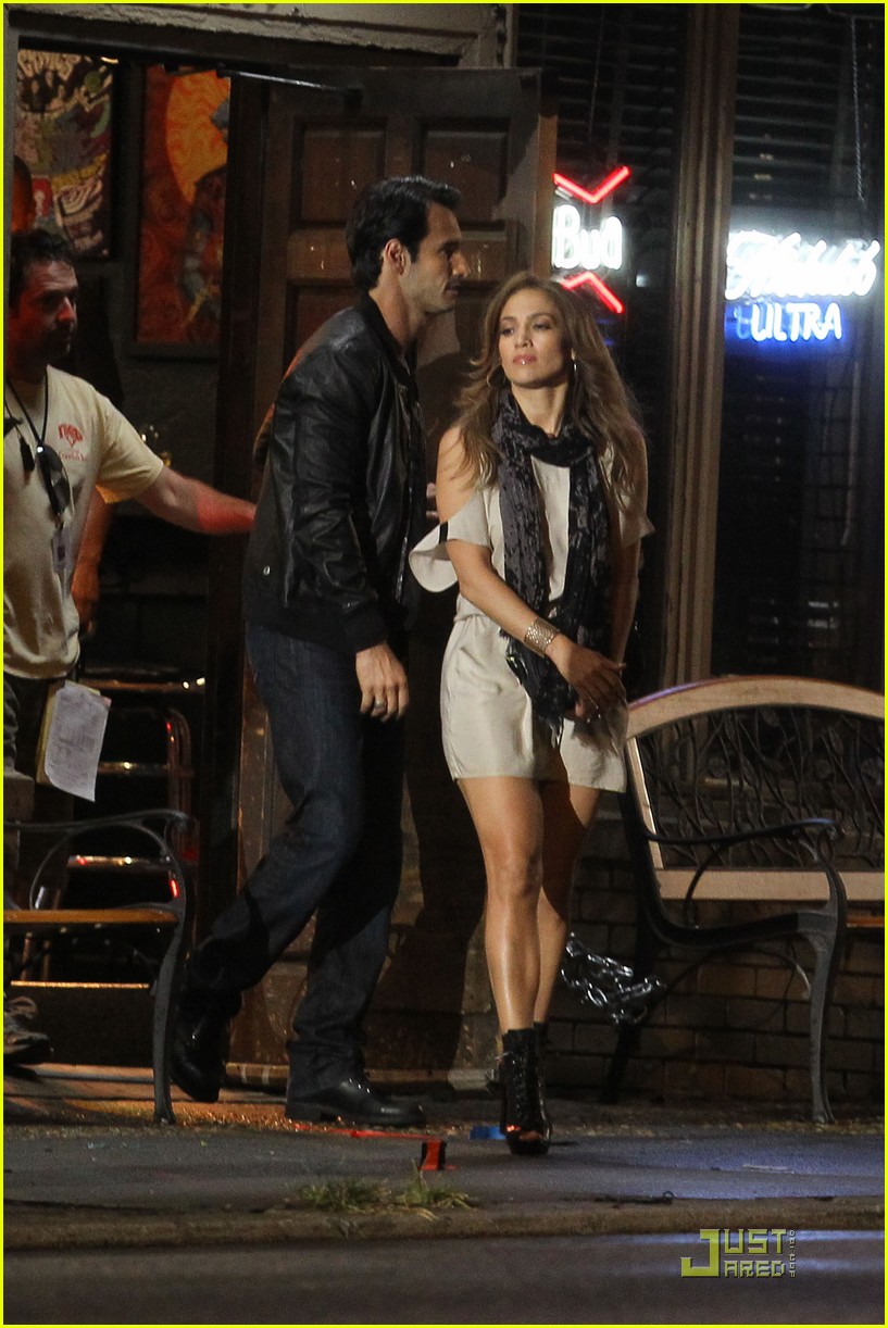 Jennifer Lopez 'What to Expect' with Rodrigo Santoro! Photo 2564755