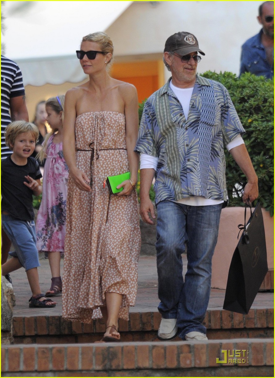 Paltrow Italian Getaway with Apple and Moses! Photo 2559246