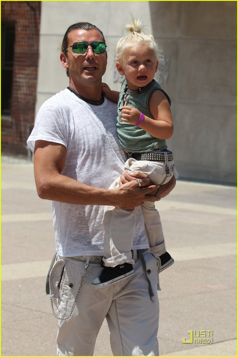 Gavin Rossdale Museum Visit with Kingston & Zuma! Photo 2563783(02)