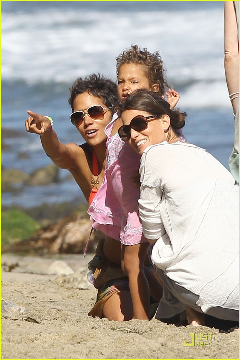 Photo halle berry bikini birthday 10 Photo 2570236 Just Jared
