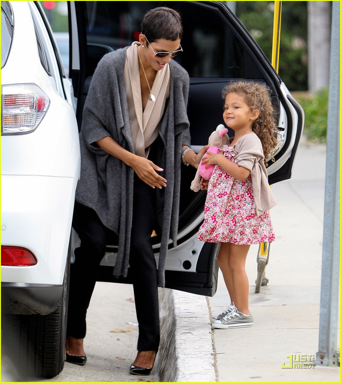 Halle Berry & Nahla Pretty in Pink Photo 2567144 Celebrity Babies