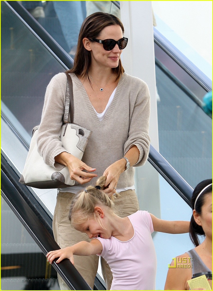 Jennifer Garner Dance Class with Violet! Photo 2569797 Ben Affleck(02)