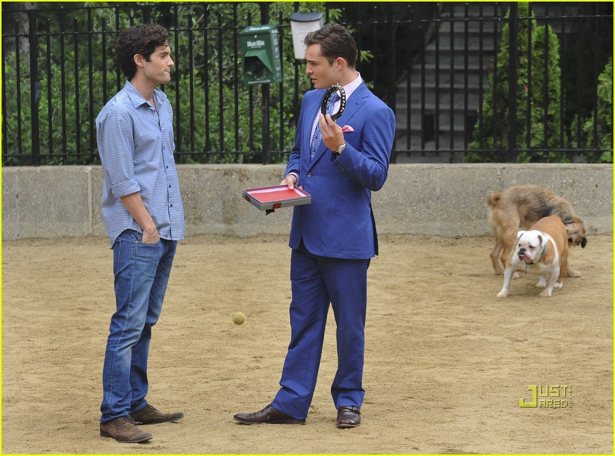 Ed Westwick & Penn Badgley 'Gossip Girl' at the Dog Park Photo(00)