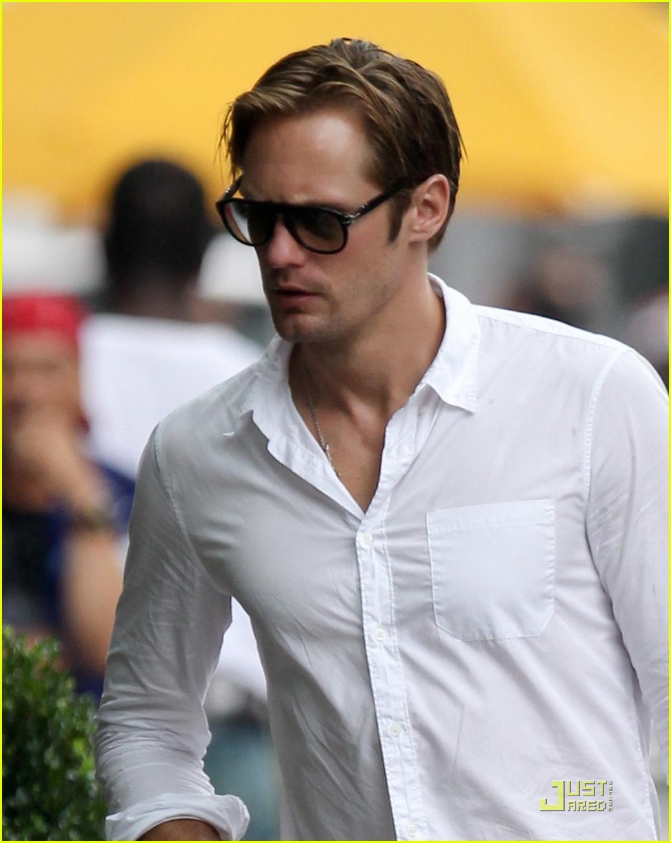 Alexander Skarsgard: Birthday in the Big Apple!: Photo 2573269