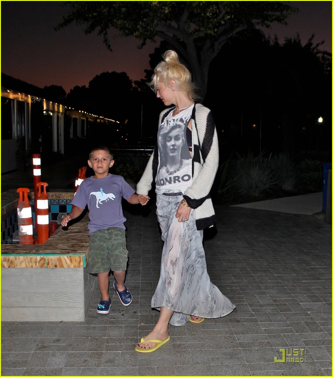 Photo: gwen stefani beach boys 07 | Photo 2574795 | Just Jared