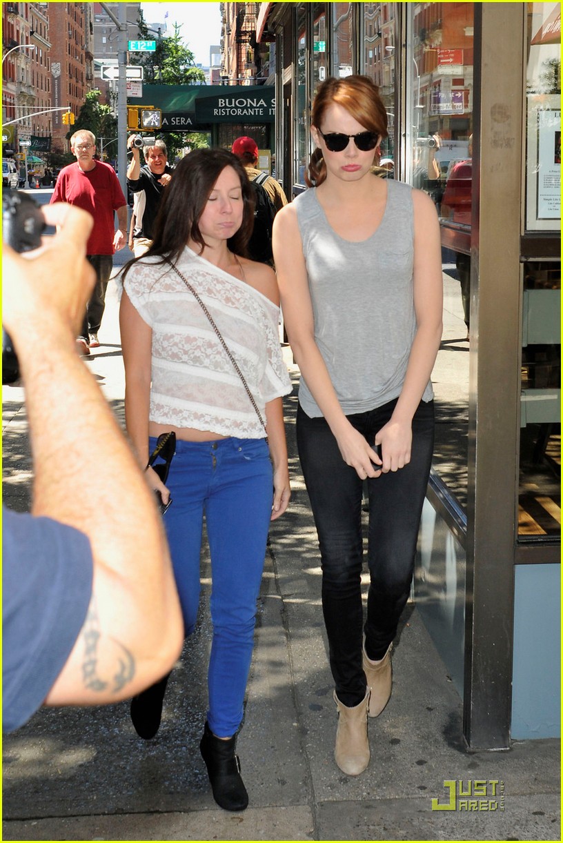 Emma Stone 'The Help' Debuts to Strong Numbers Photo 2569611 Emma