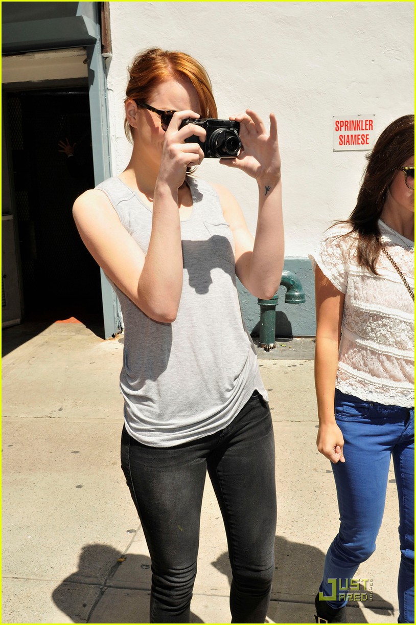 Emma Stone 'The Help' Debuts to Strong Numbers Photo 2569614 Emma