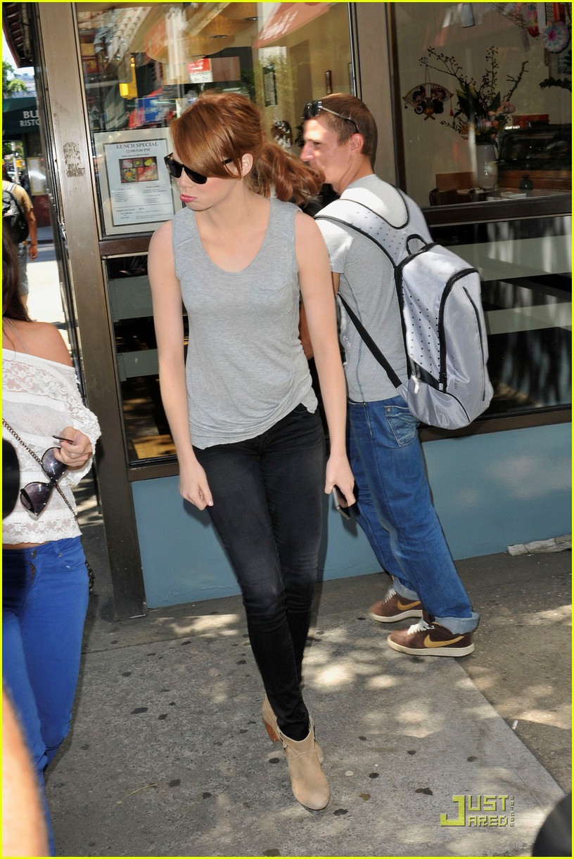 Emma Stone 'The Help' Debuts to Strong Numbers Photo 2569615 Emma