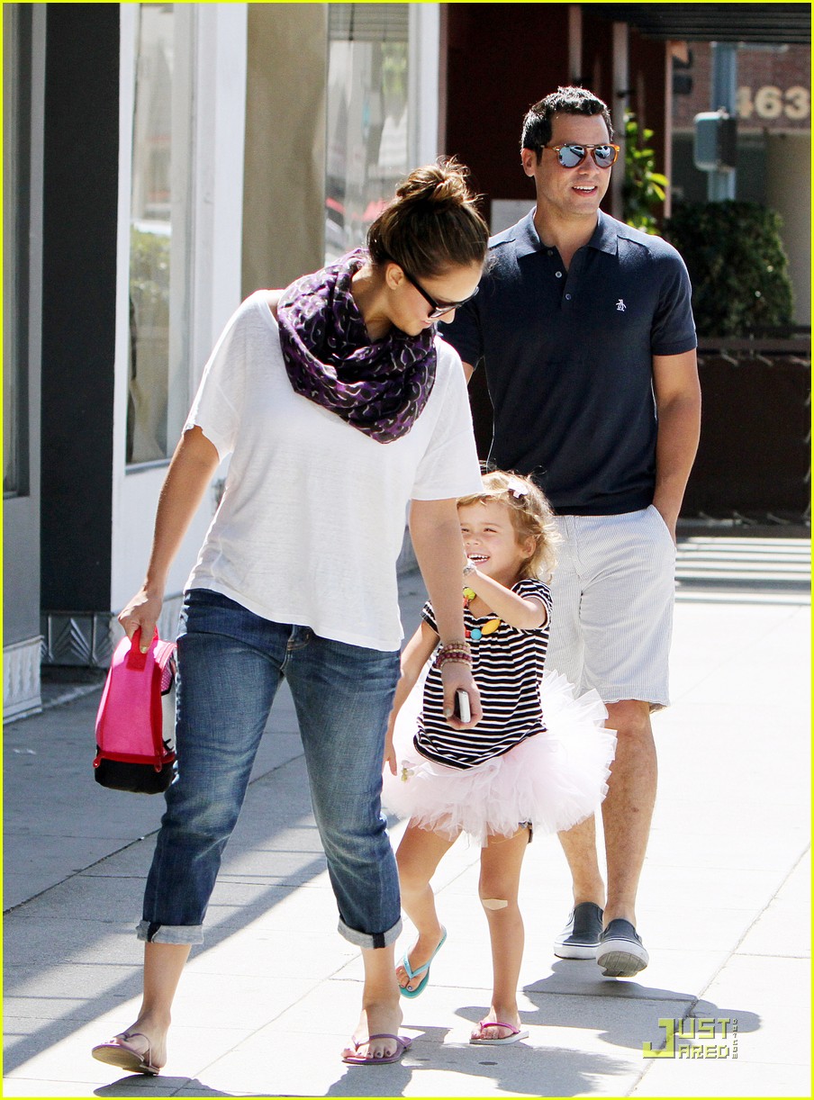Jessica Alba Brunch with Cash Warren and Honor! Photo 2576519 Cash