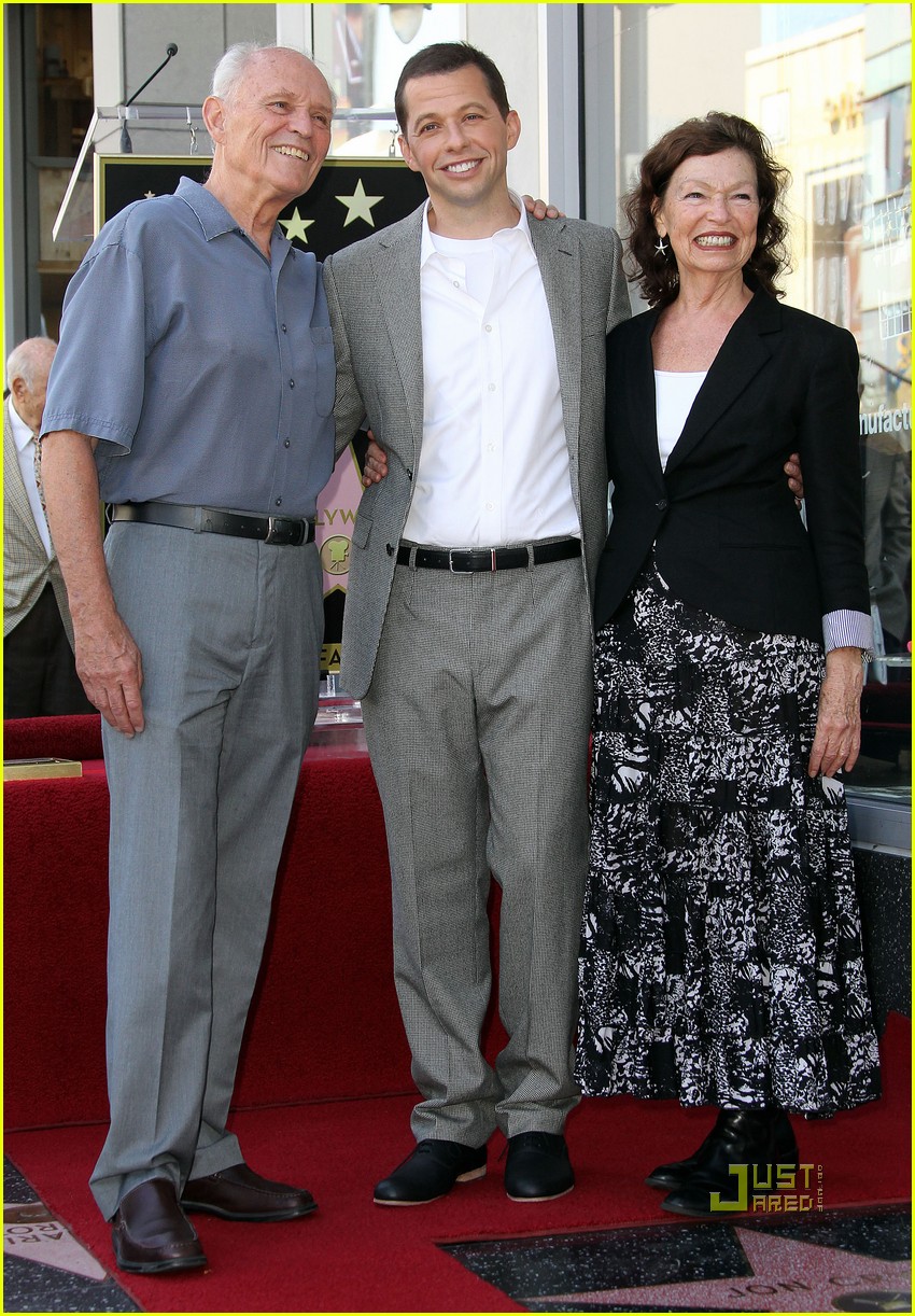 Photo ashton kutcher jon cryer star 07 Photo 2582292 Just Jared