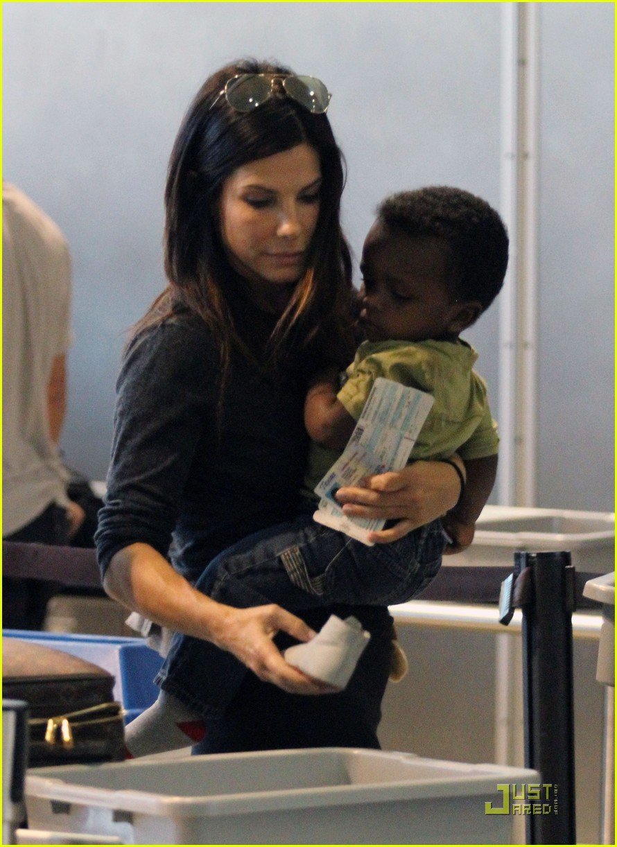Sandra Bullock Gives Louis a Lift! Photo 2581778 Celebrity Babies