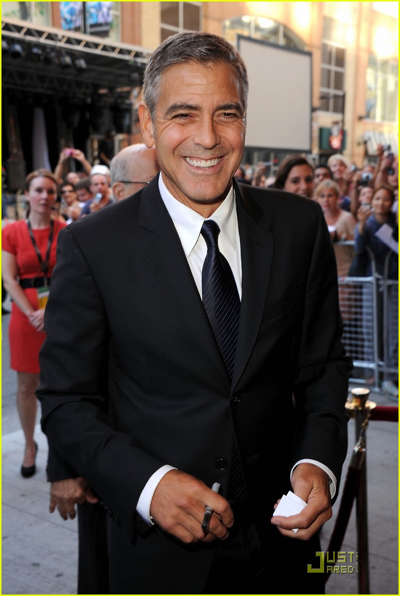 Clooney 'Descendants' Premiere & Portraits! Photo 2578617