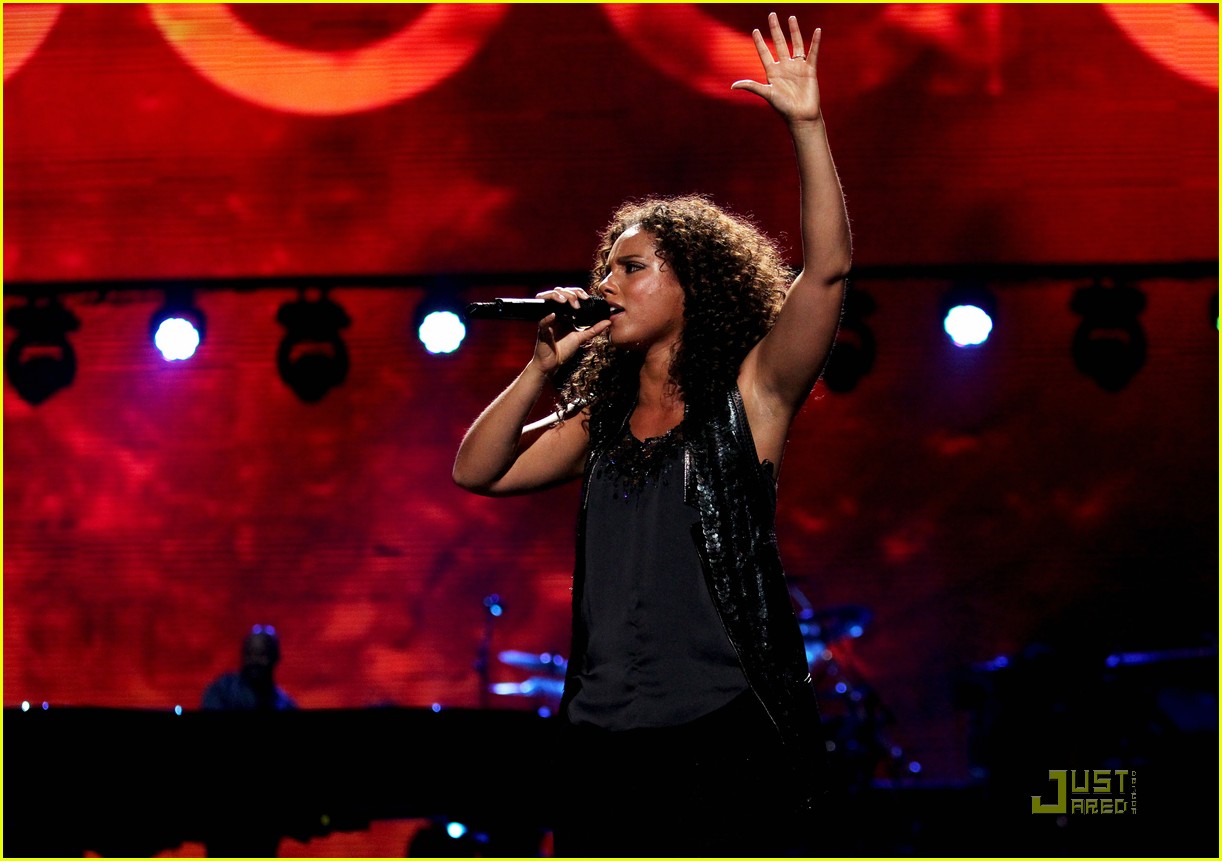 Alicia Keys & Coldplay iHeartRadio Festival in Vegas! Photo 2583454