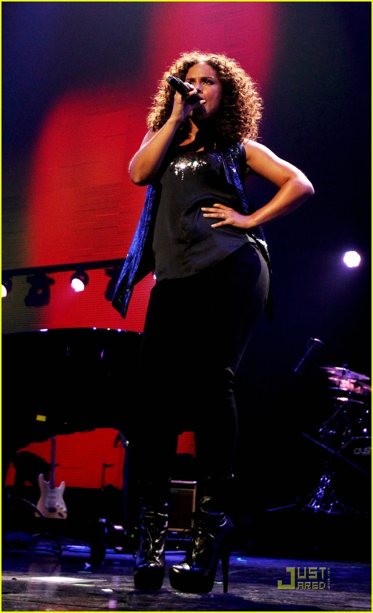 Alicia Keys & Coldplay iHeartRadio Festival in Vegas! Photo 2583479