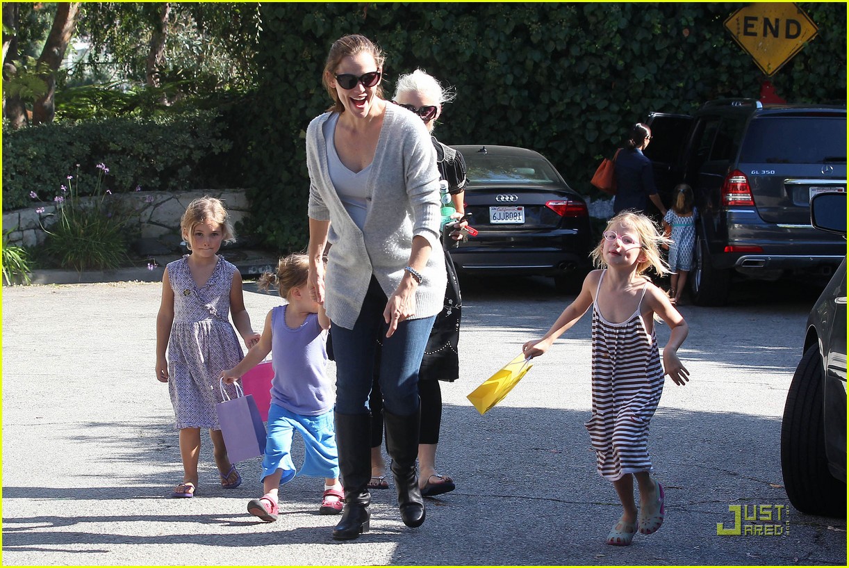 Photo jennifer garner birthday party 17 Photo 2581815 Just Jared