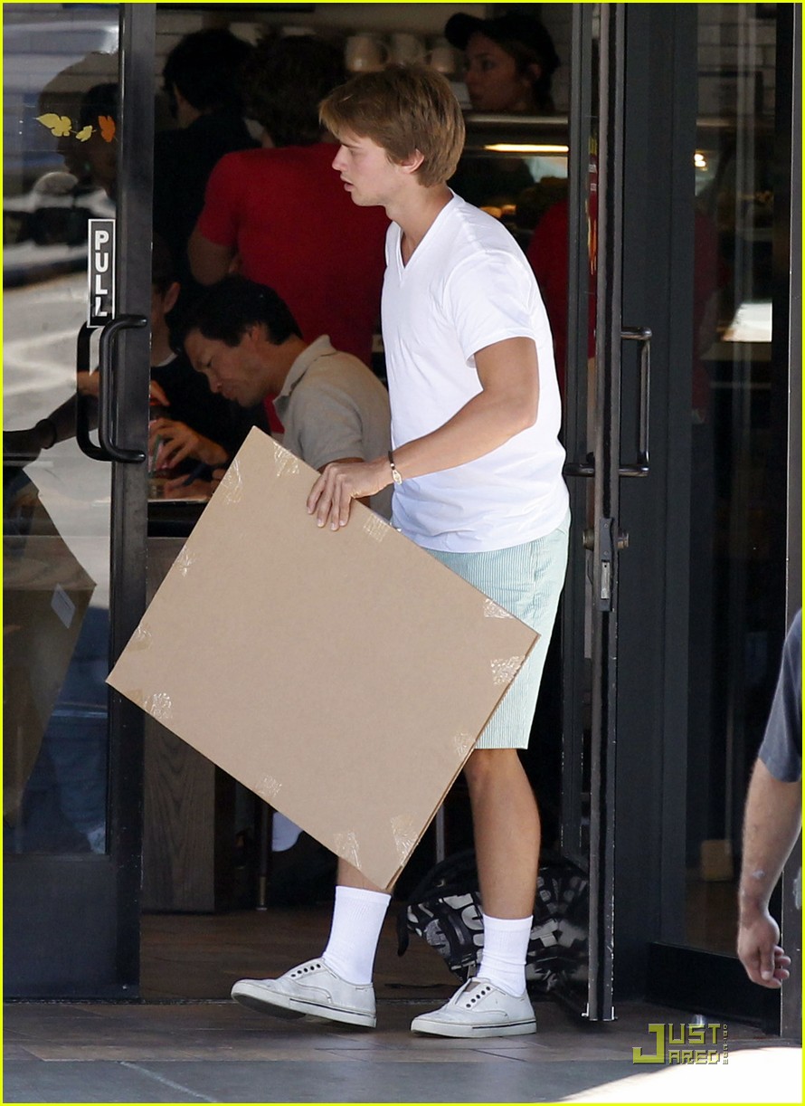 Patrick Schwarzenegger Parents Loved Shirtless Hudson Ad Photo