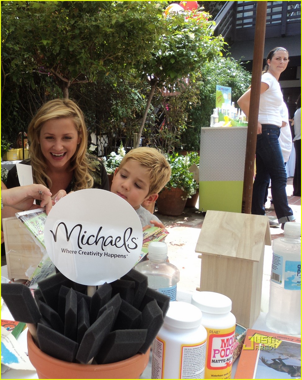 Selma Blair & Arthur Crafting at Stella McCartney Boutique! Photo