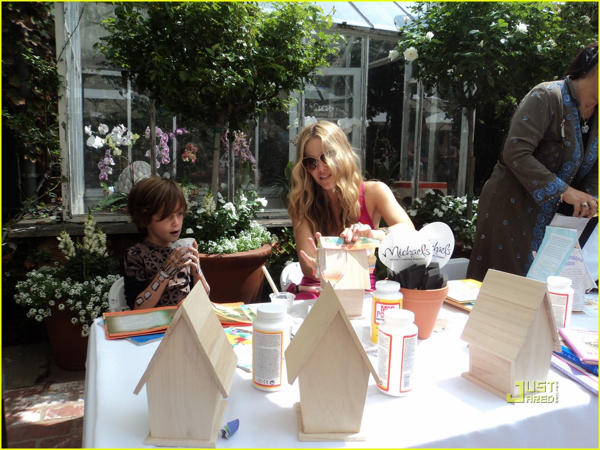 Selma Blair & Arthur Crafting at Stella McCartney Boutique! Photo