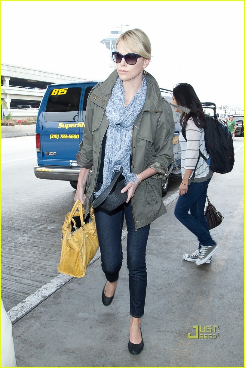 Charlize Theron Arrives at the Airport: Photo 2583900 | Charlize Theron