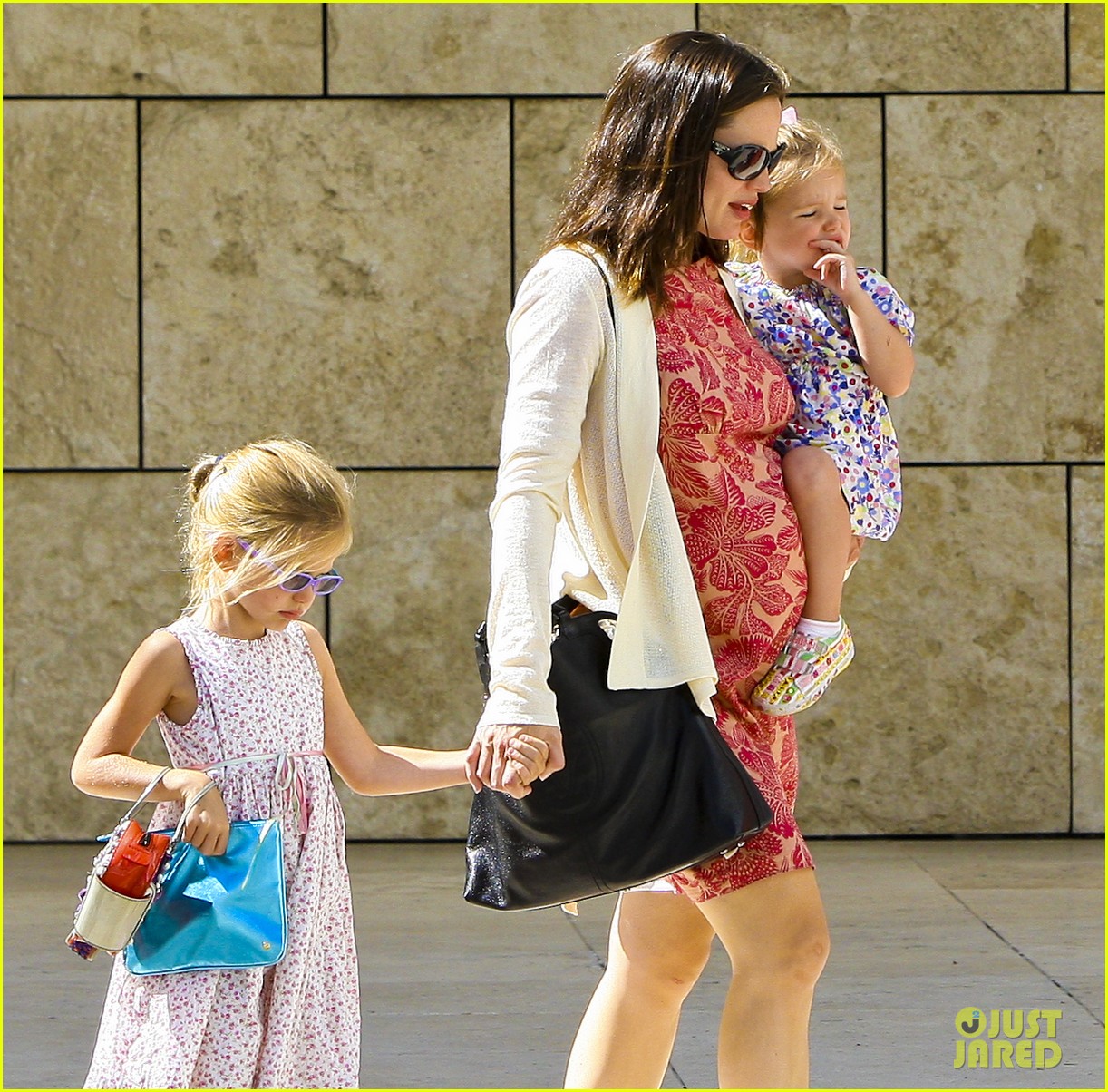 Ben Affleck & Jennifer Garner Pumpkin Picking with the Girls! Photo