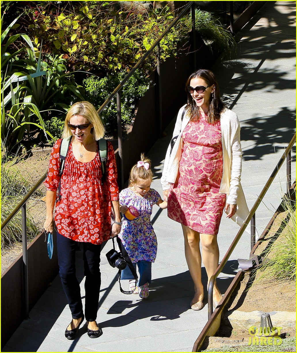 Ben Affleck & Jennifer Garner Pumpkin Picking with the Girls! Photo