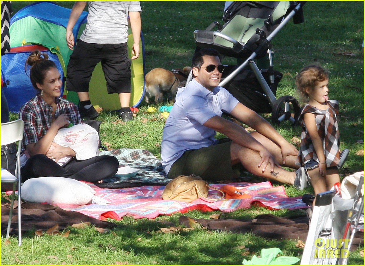 Photo: jessica alba birthday party 27 | Photo 2590648 | Just Jared