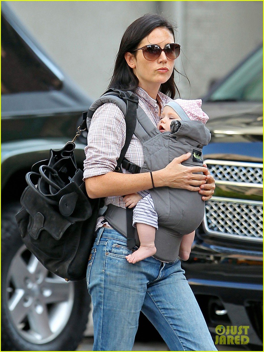 Jennifer Connelly & Paul Bettany Married for 40 Dog Years! Photo